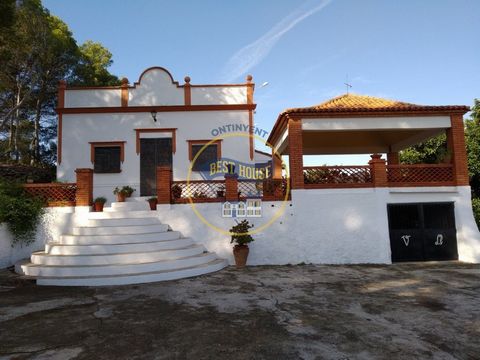 Finca in Montesa, of about 70 flooded, of which 45 are orange trees and 14 olive trees. It has a house of about 300 m2 distributed in 4 double bedrooms, large living room with fireplace and exit to the terrace, fully equipped kitchen, gallery and a b...
