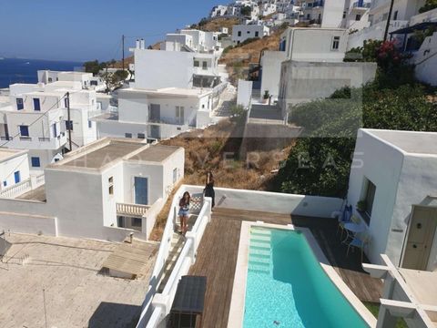 Descubra uma oportunidade excepcional na pitoresca ilha Astypalea, parte do renomado complexo de ilhas do Dodecaneso. Esta propriedade deslumbrante se estende por 280 m², com uma casa principal de 180 m² e três estúdios adicionais totalizando 100 m²....