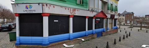 Local commercial de 160m2 sur deux niveaux offre un emplacement stratégique au cœur de la ville. À proximité immédiate d'une salle de concert d'une autonomie de 800 personnes, il bénéficie d'une forte visibilité et d'un fort potentiel pour développer...