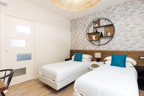Dieses geräumige und helle Apartment im Herzen der Altstadt von Sorrent in der Via Fuoro 34 wurde im März 2025 komplett renoviert und ist vom industriellen Stil inspiriert. Die 70 Quadratmeter große Wohnung ist bequem vom Corso Italia aus zu erreiche...