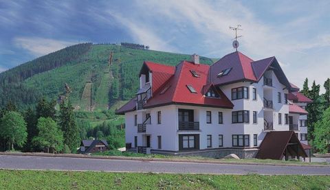 In Harrachov moet je niet alleen zijn om op krachten te komen in de gezonde berglucht, maar ook voor sportevenementen en onvergetelijke ervaringen in de unieke natuur van het Reuzengebergte. Harrachov is een heerlijk toeristenstadje met veel beziensw...