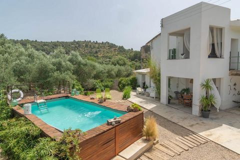 Gemütliches Landhaus für 4 Personen in Mancor de la Vall. Es bietet einen privaten erhöhten Pool und eine herrliche Aussicht auf die Berge. Der Garten des Hauses ist Abwechlungsreich und hat viele Ecken in die man sich auch mal zurückziehen kann. Grü...