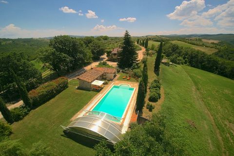Villa Fiorella si trova in cima ad una collina con vista a 360 gradi sulle verdi vallate e boschi di querce secolari sottostanti. La villa risale a 200 anni fa, completamente restaurata con lo stile tipico delle case di campagna umbre con le travi di...