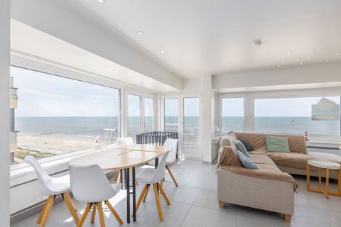 Eckwohnung im 6. Stock mit 2 Schlafzimmern (1 mit Doppelbett und 1 mit Etagenbett und 1 Einzelbett).  Außerdem gibt es ein geräumiges, helles Wohnzimmer mit frontalem Meerblick, eine komplett renovierte Einbauküche, ein Bad mit begehbarer Dusche, ein...