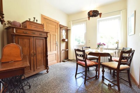 Ten piękny, zabytkowy apartament z 1900 roku znajduje się w dawnym Büdnerei, w wiejskim domu z dużą działką ogrodową w Kröpelin OT Boldenshagen, na południe od Morza Bałtyckiego, kurortów Rerik (9 km) i Kühlungsborn (11 mil) .Ten romantyczny apartame...