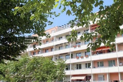 Luminoso appartamento di 3 locali con balcone esposto a sud nella famosa Halle Süd Vivere comodamente in una posizione naturale Siete alla ricerca di un appartamento ben progettato con un balcone soleggiato e un comfort abitativo moderno? Allora ques...