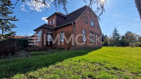 Deze vrijstaande vrijstaande woning uit 1935 biedt alle ruimte voor uw droomhuis met een royaal woonoppervlak van ca. 170 m² en een ruim perceel van 1.168 m². Hier kunt u uw creativiteit de vrije loop laten en het huis naar uw eigen ideeën inrichten....