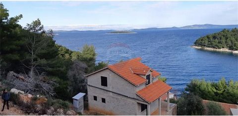 Location: Zadarska županija, Sali, Sali. ZU VERKAUFEN! In Sali, Dugi Otok, steht ein Baugrundstück von 500 m2 zum Verkauf. Das Land ist 190 Meter über die Straße vom Meer und nur 10 Gehminuten vom Zentrum von Sali entfernt. Das Gelände liegt auf eine...